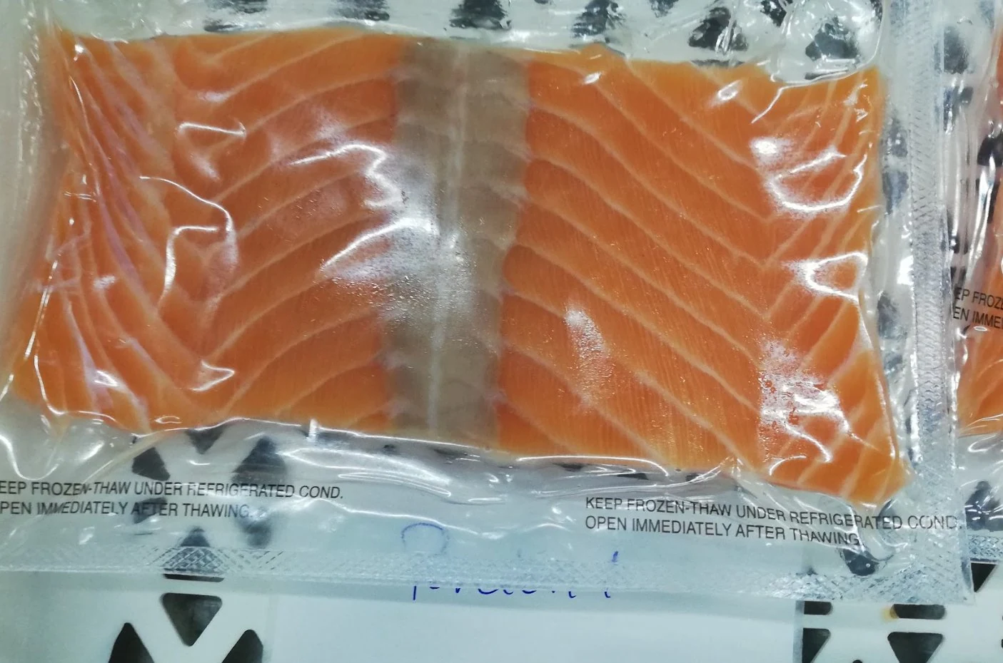 Porción de salmón envasado al vacío tratado con ANPEIX 100 PLUS SP