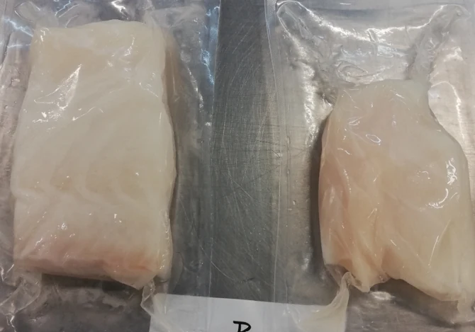 Muestra control de pescado blanco con drip más evidente antes de la congelación